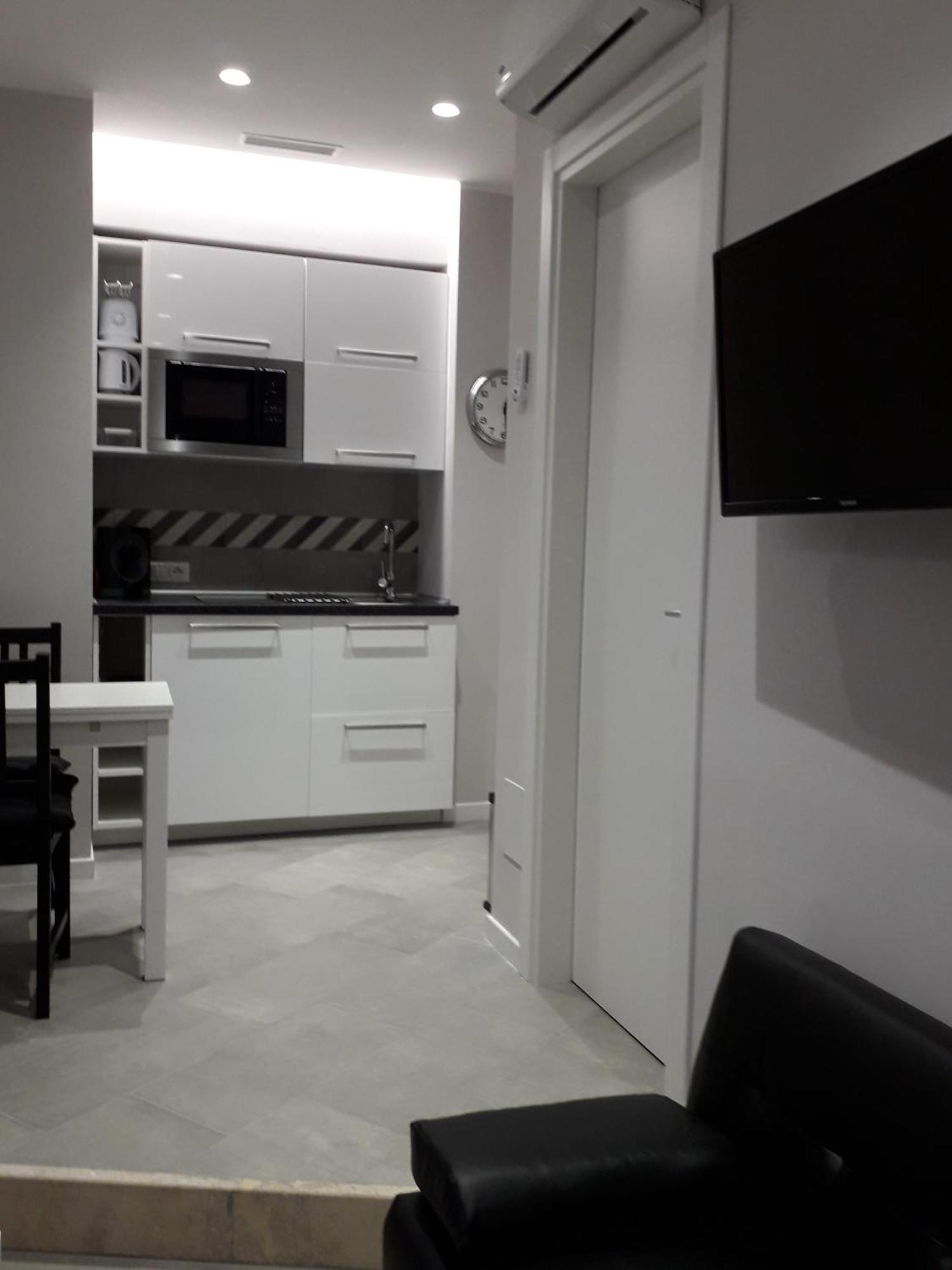 Interno 1 Ciampino Roma Luxury Apartment Con Balcone חדר תמונה